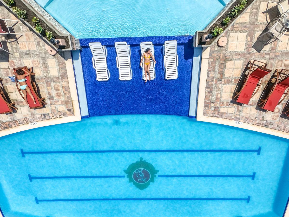 Moulin Sur Mer Beach Resort 몽트루이 외부 사진